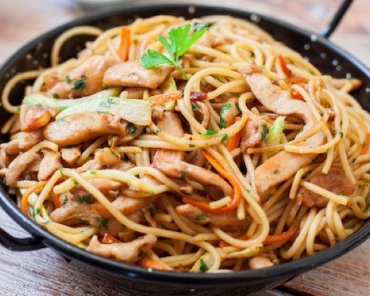 nouilles-sautees-au-poulet