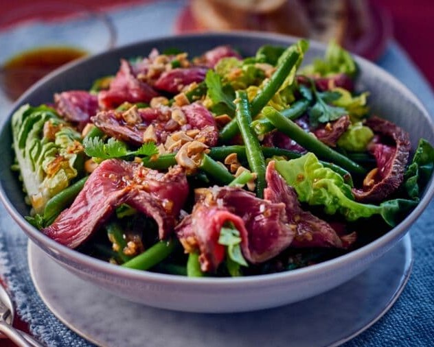 salade-de-boeuf-grille-a-la-sauce-piquante-thaie